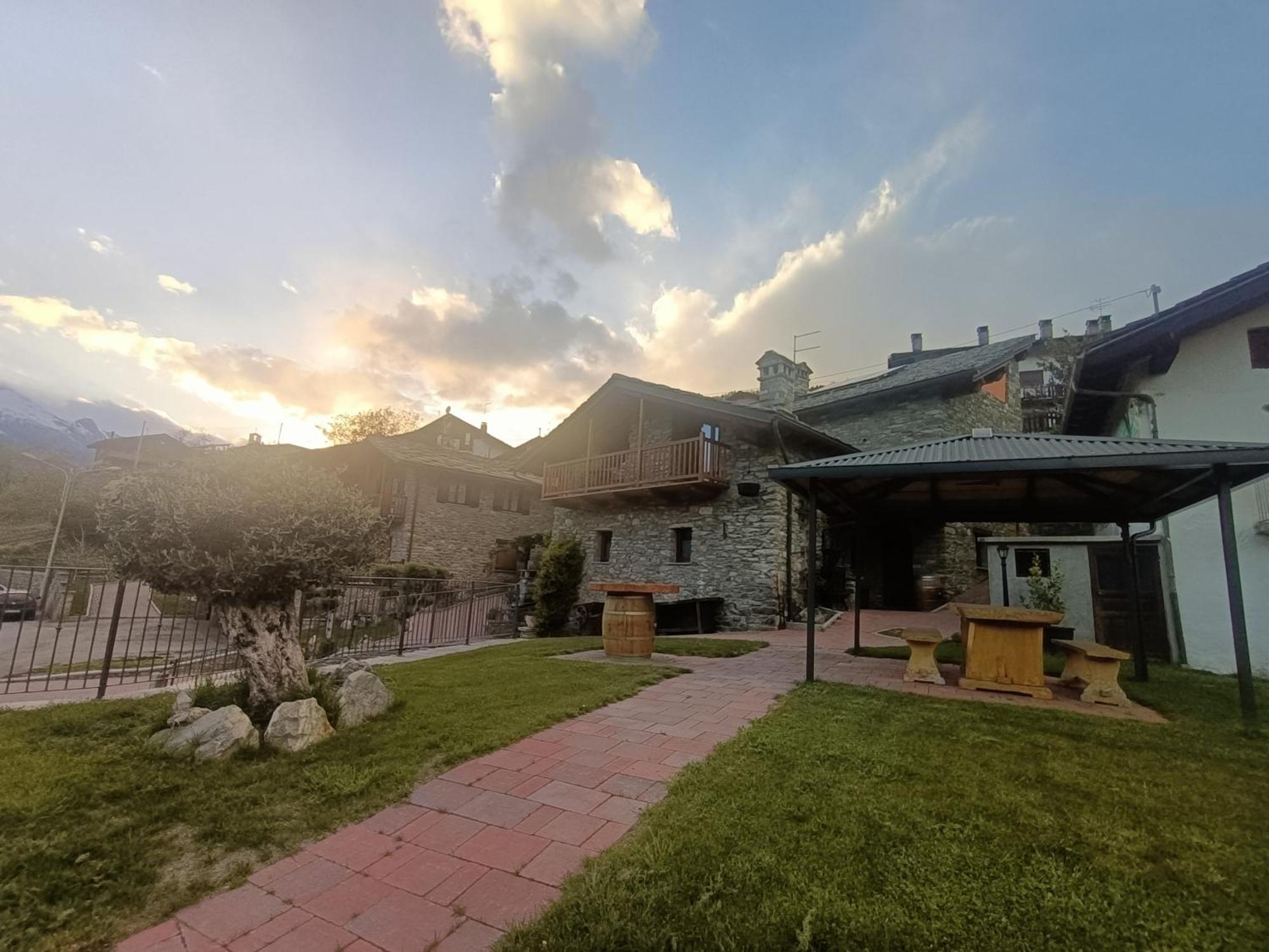 Le Temps Retrouve - Casa Tipica Con Giardino Villa Villeneuve Eksteriør billede